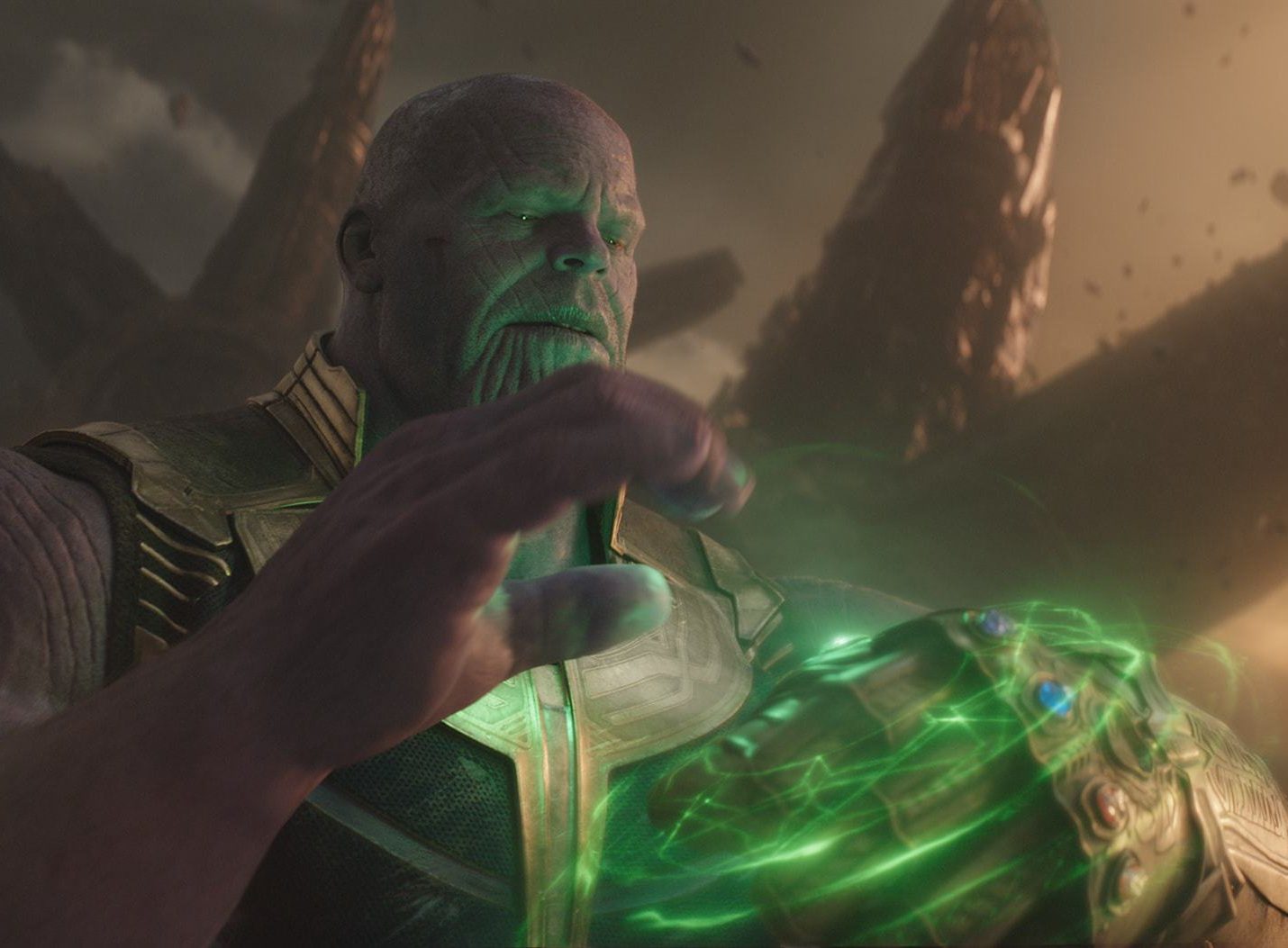 Thanos gravemente ferido – Roteiristas afirmam que ele pagou um preço por usar as Joias do Infinito