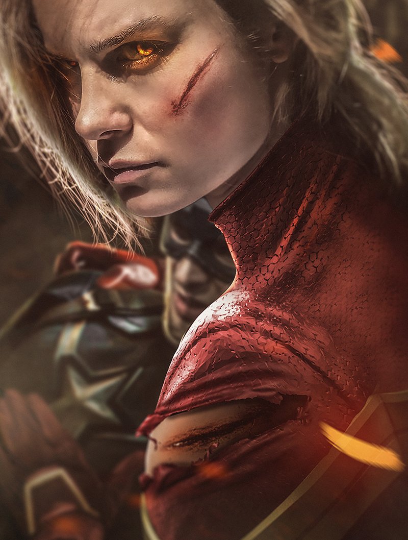 Pôster mostra a Capitã Marvel em Vingadores 4, com sangue nos olhos 01
