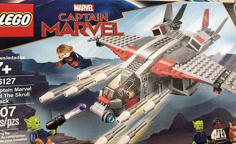 Capitã Marvel Nick Fury enfrenta os Skrulls ao lado da heroína em imagens do set LEGO do filme 06