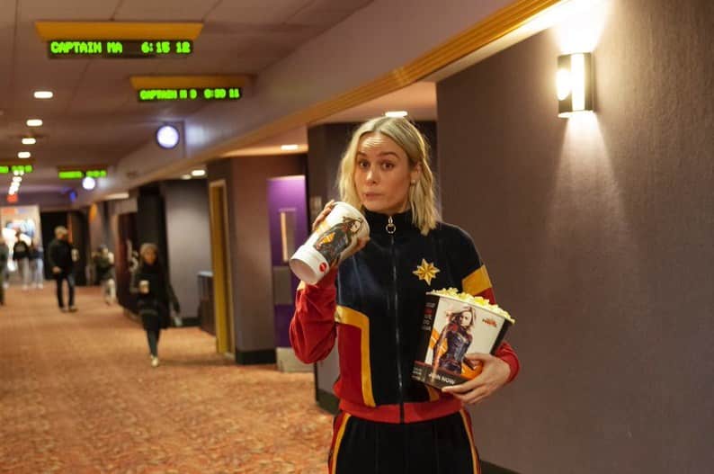 Brie Larson INVADE sessões de Capitã Marvel nos Estados Unidos
